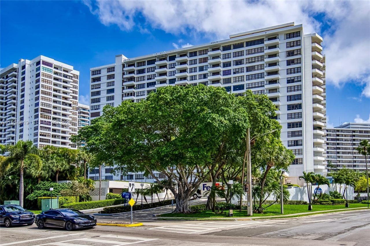 600 Three Islands Blvd , Unit 604, Hallandale Beach, FL 33009 Photo