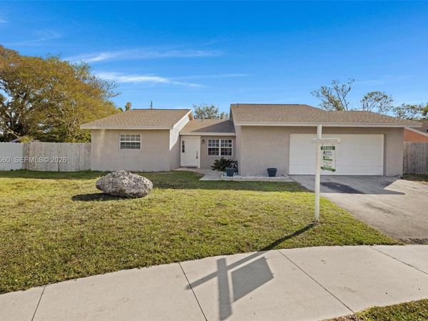 1745 N Goldeneye Ln, Homestead, FL 33035