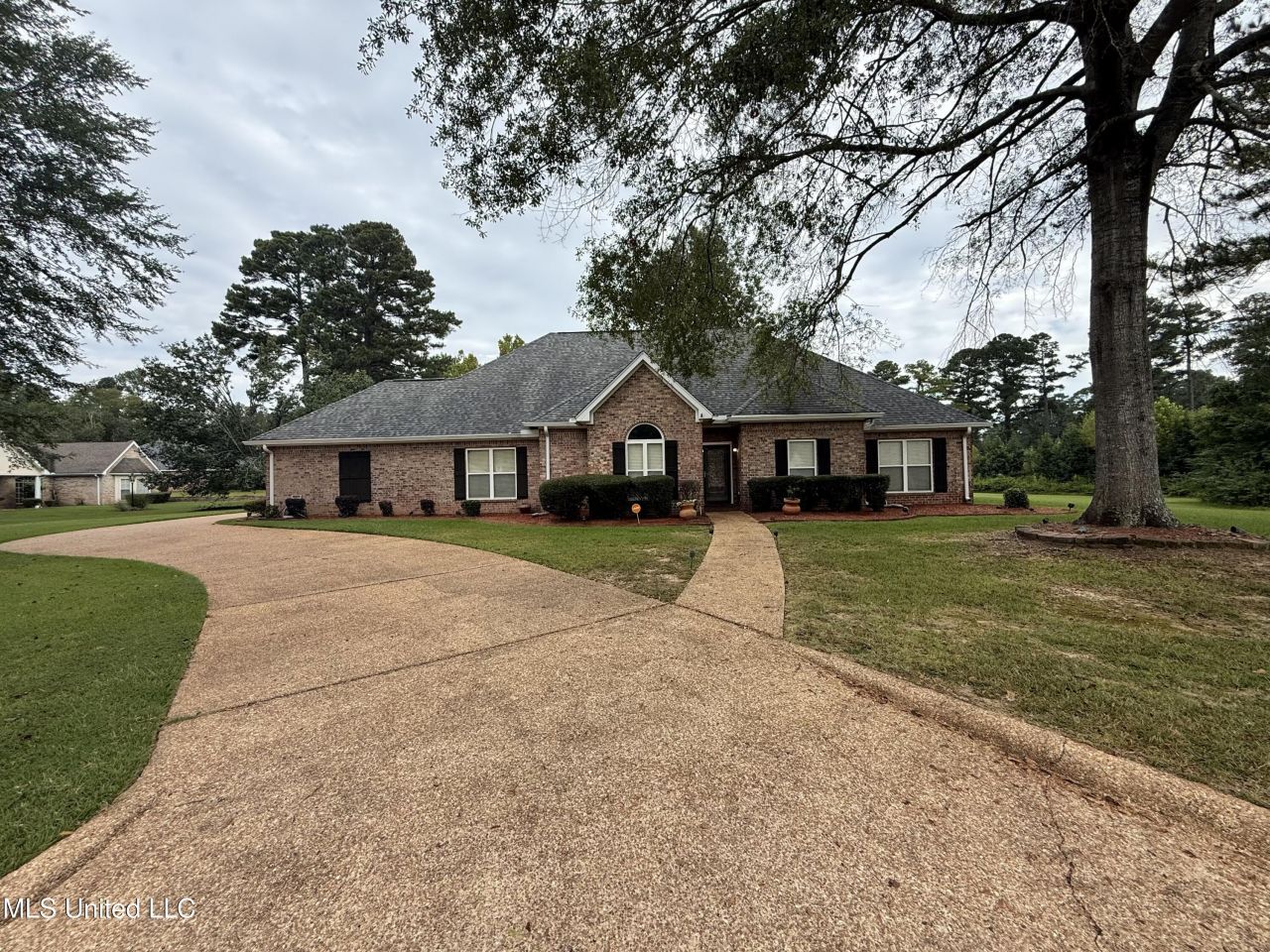 11 Haven Cove, Byram, MS 39272 Main Photo