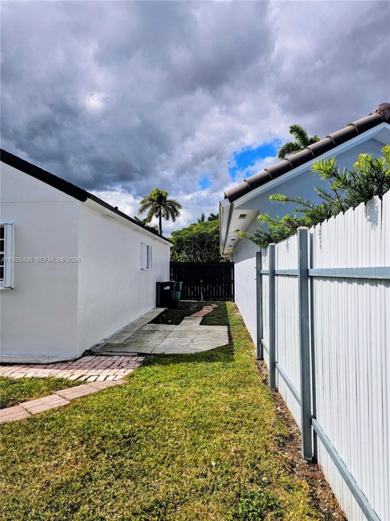 15581 SW 144th Ct, Miami, FL 33177 Photo