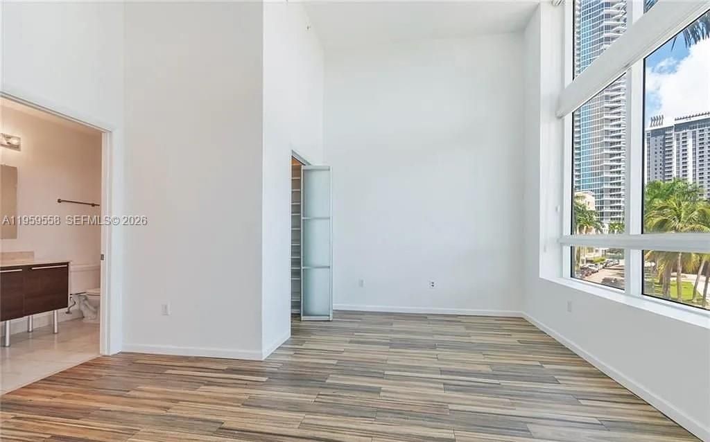 1900 N Bayshore Dr, Unit 506, Miami, FL 33132 Photo