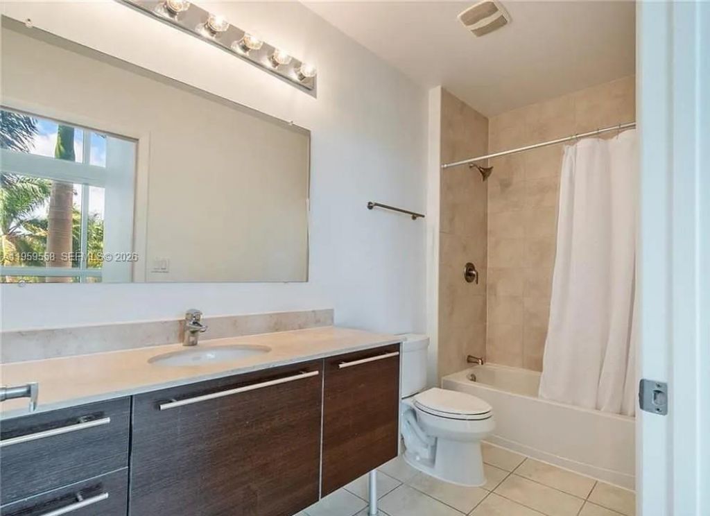 1900 N Bayshore Dr, Unit 506, Miami, FL 33132 Photo