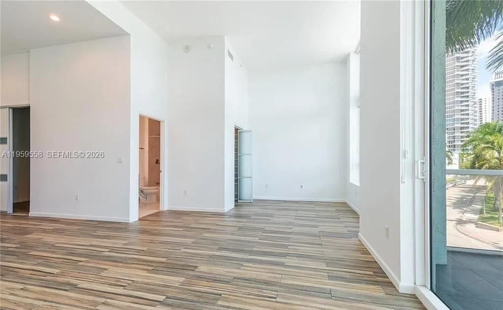 1900 N Bayshore Dr, Unit 506, Miami, FL 33132 Photo