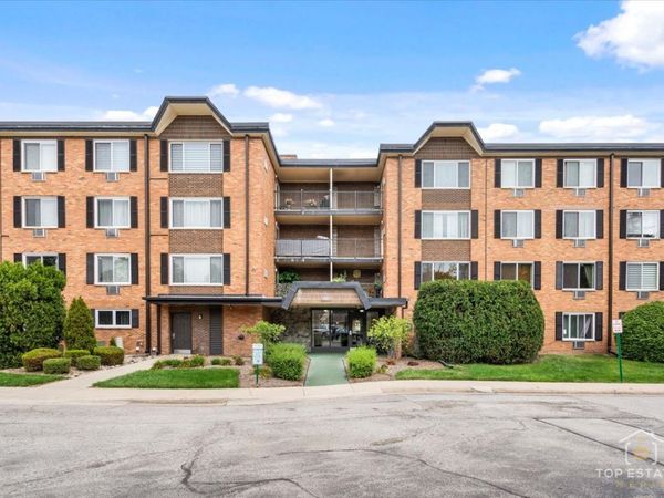 1227 S Old Wilke Road, Unit 201, Arlington Heights, IL 60005