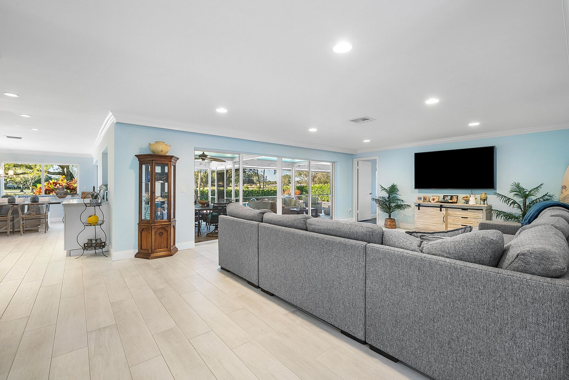 413 S Country Club Drive, Atlantis, FL 33462 Photo