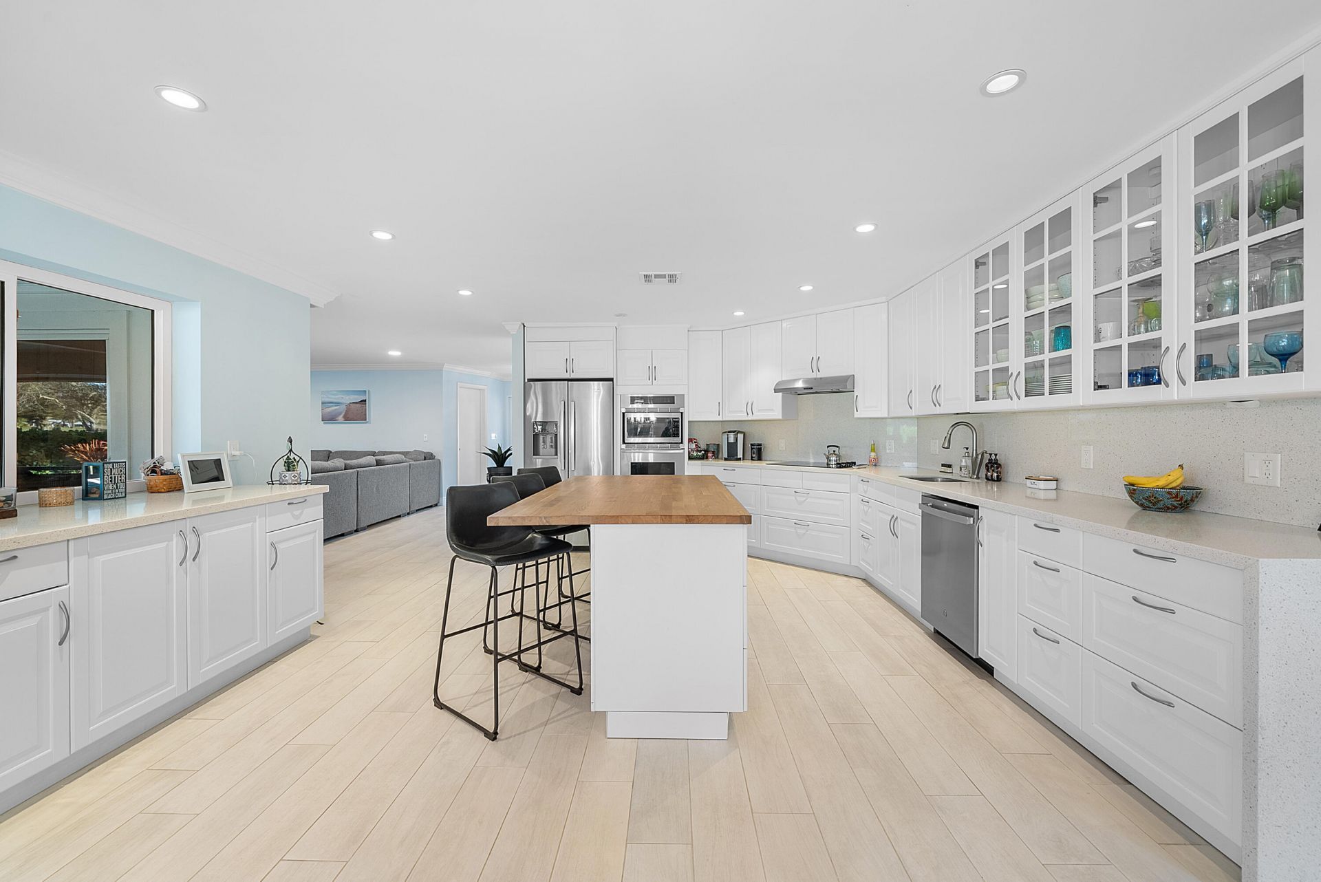 413 S Country Club Drive, Atlantis, FL 33462 Photo