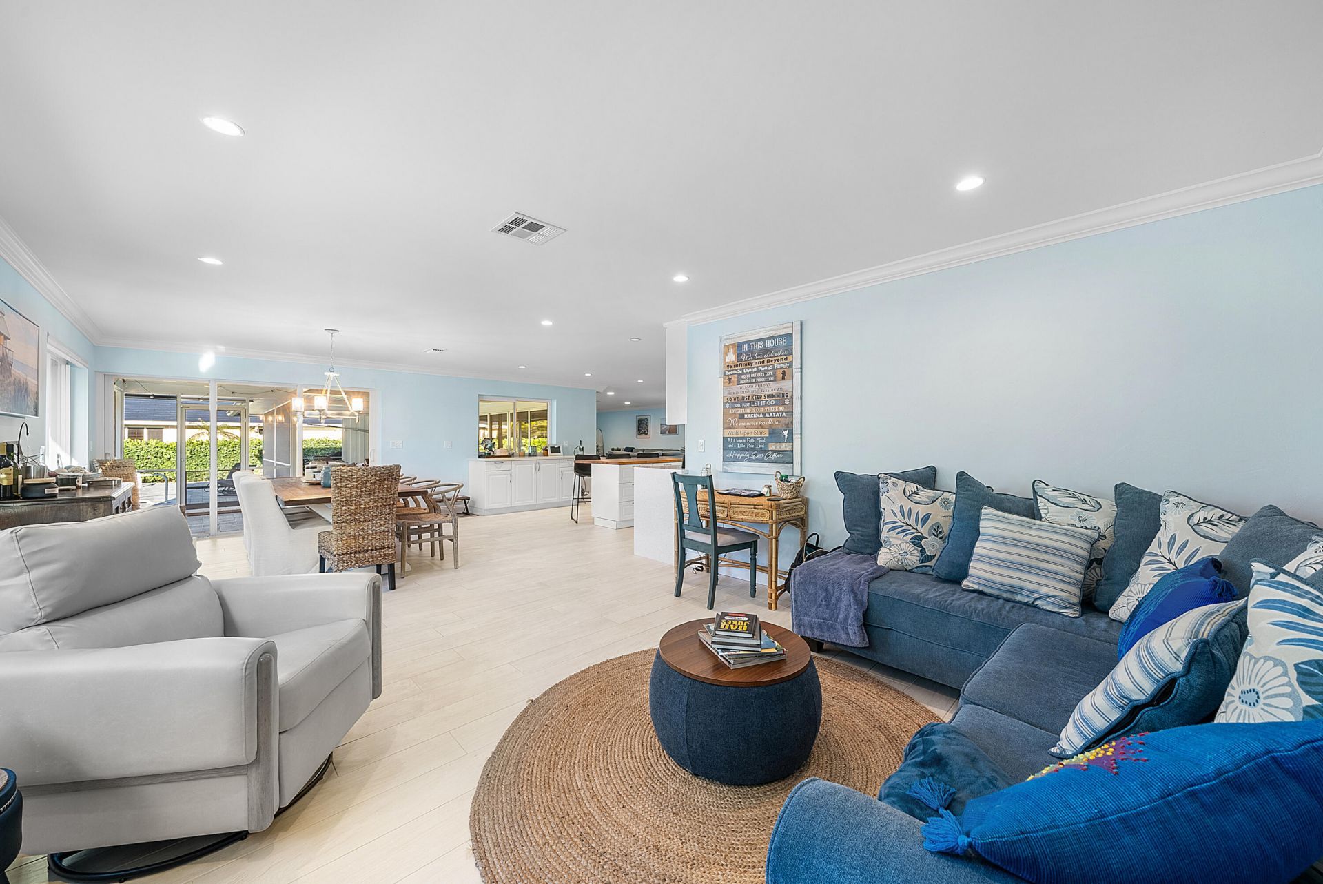 413 S Country Club Drive, Atlantis, FL 33462 Photo