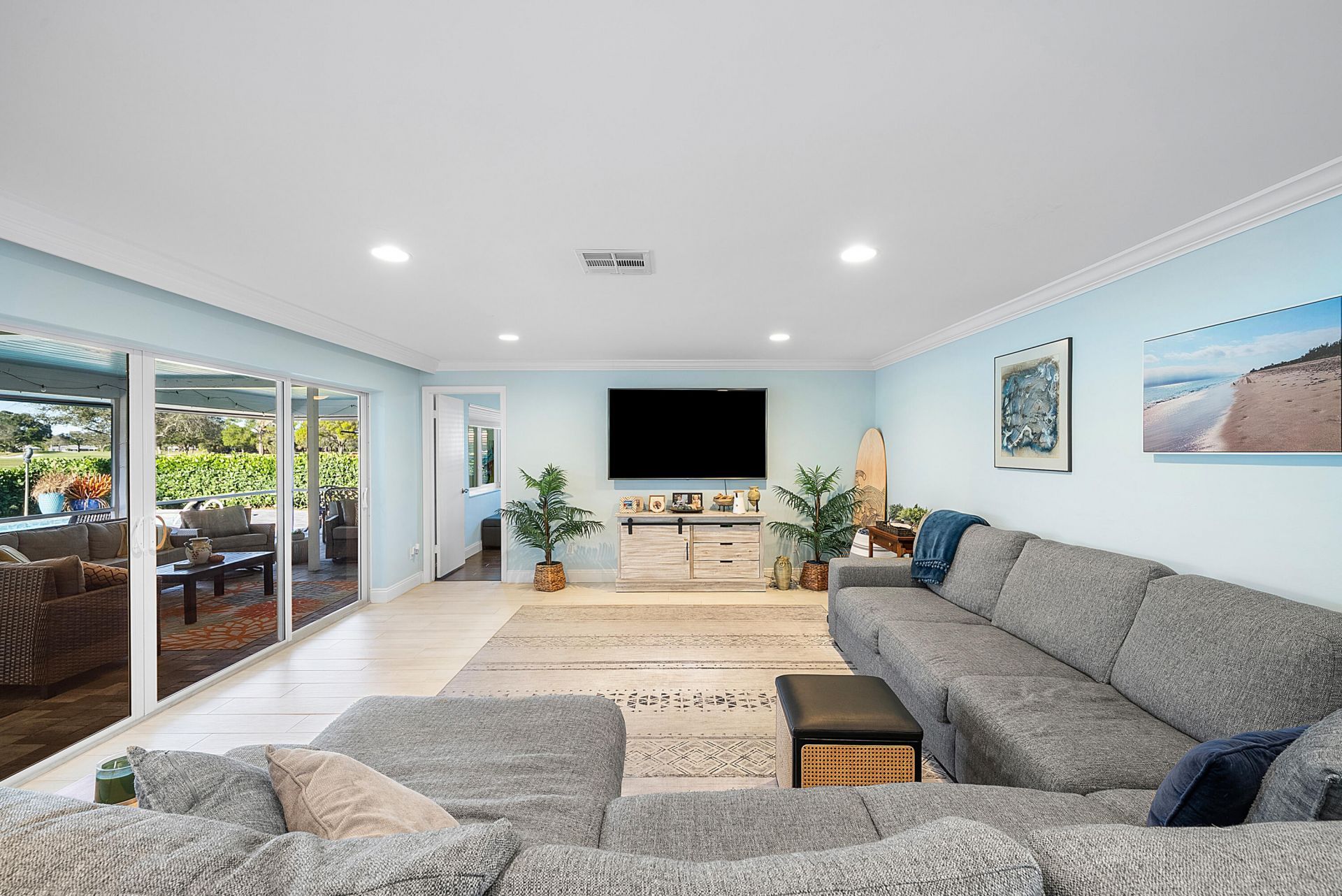 413 S Country Club Drive, Atlantis, FL 33462 Photo