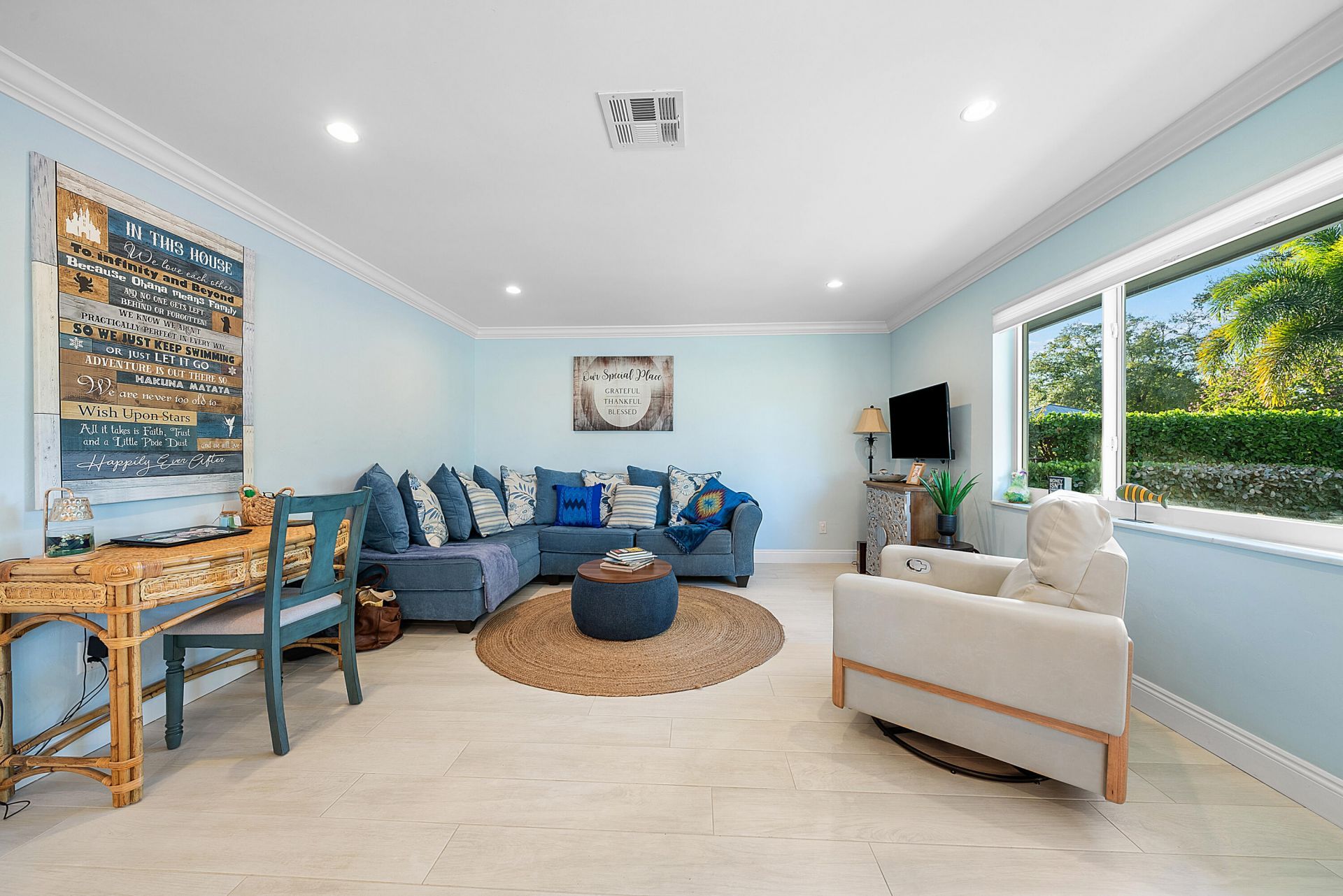 413 S Country Club Drive, Atlantis, FL 33462 Photo