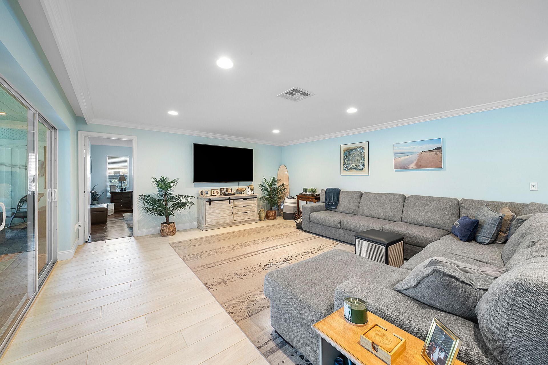 413 S Country Club Drive, Atlantis, FL 33462 Photo