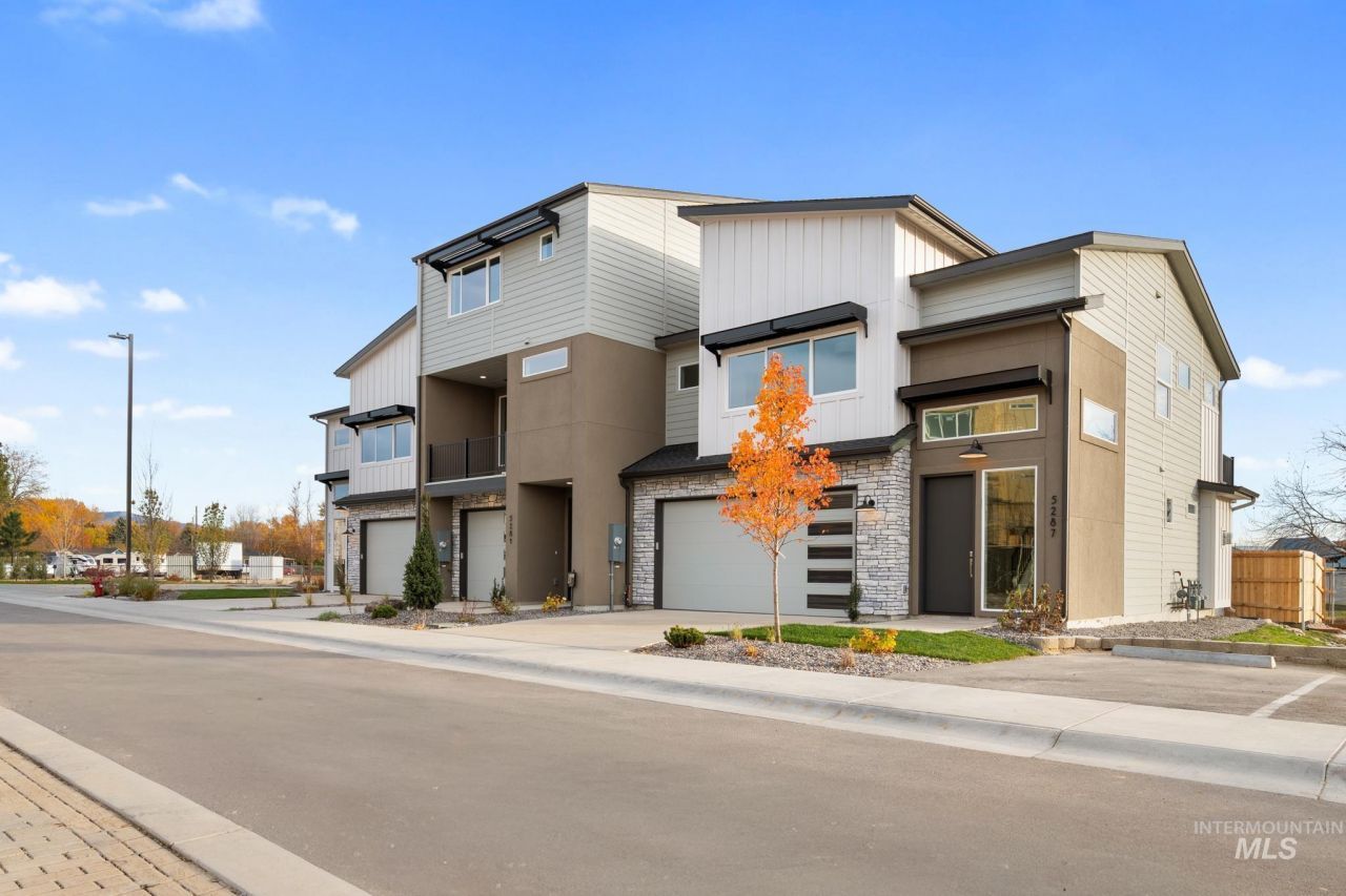 5288 N River Water Ln, Garden City, ID 83614 Main Photo