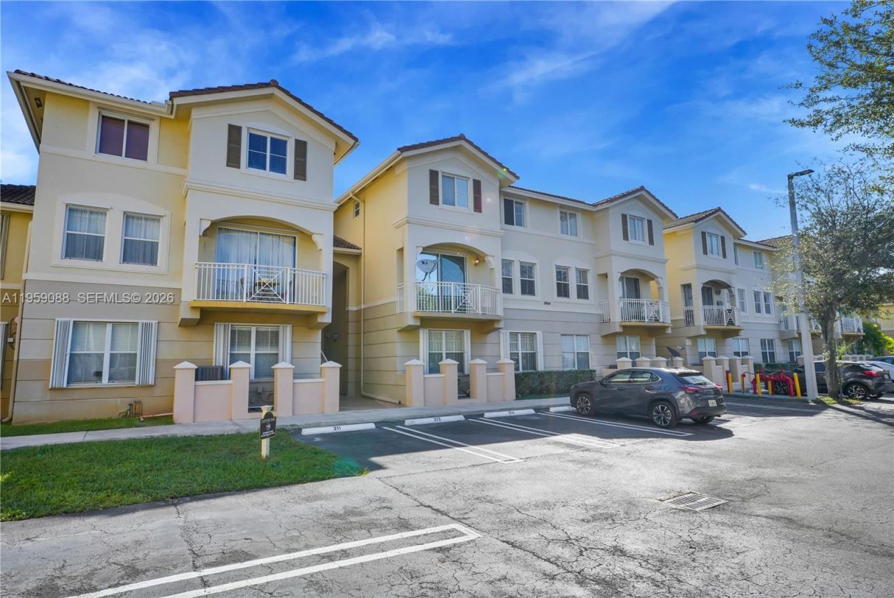 8964 W Flagler St, Unit 109, Miami, FL 33174 Photo