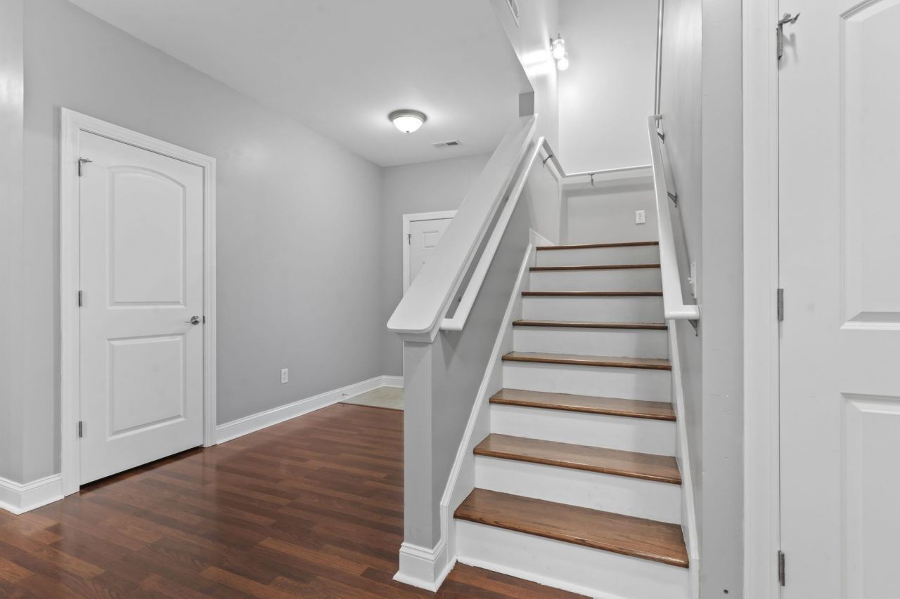 567 Sunnyside Ave. Photo 13