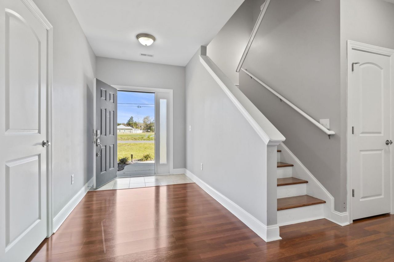 567 Sunnyside Ave. Photo 5