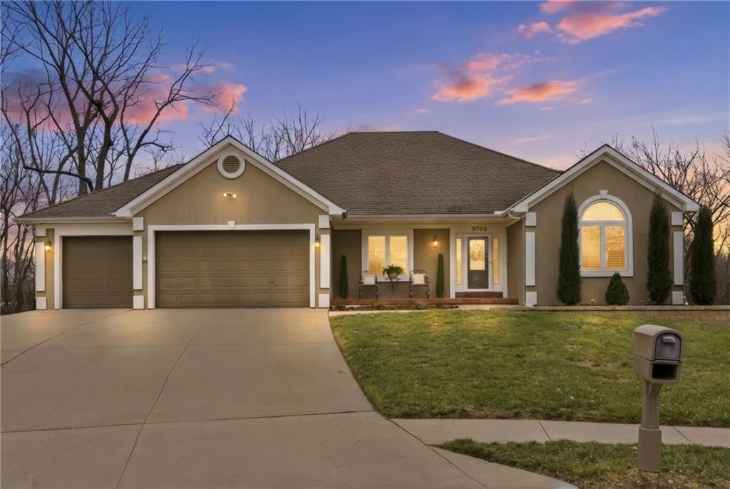 9705 Leslie Avenue, Kansas City, MO 64139 Main Photo