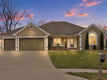 9705 Leslie Avenue, Kansas City, MO 64139