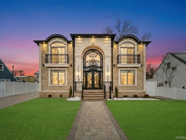 2481 Putnam Drive, East Meadow, NY 11554