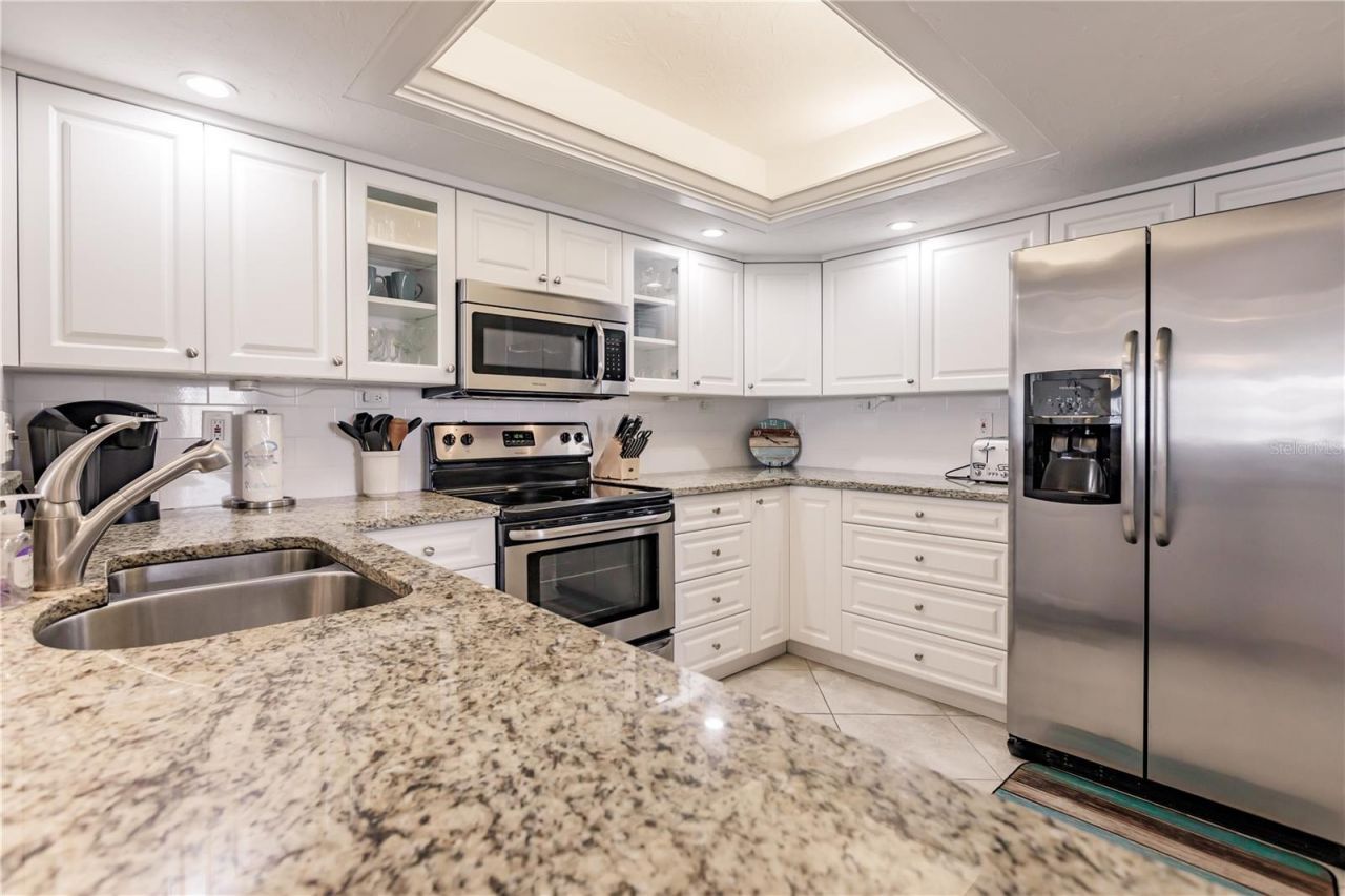 1055 W Peppertree Drive, Unit 405AA, Sarasota, FL 34242 Photo