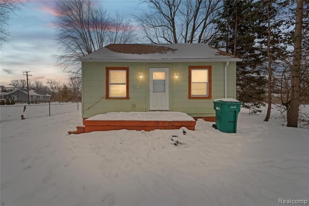 7315 Hollywood Street, Romulus, MI 48174 Main Photo