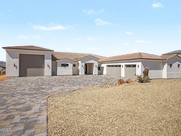 612 E AMBER SUN Drive, Phoenix, AZ 85085