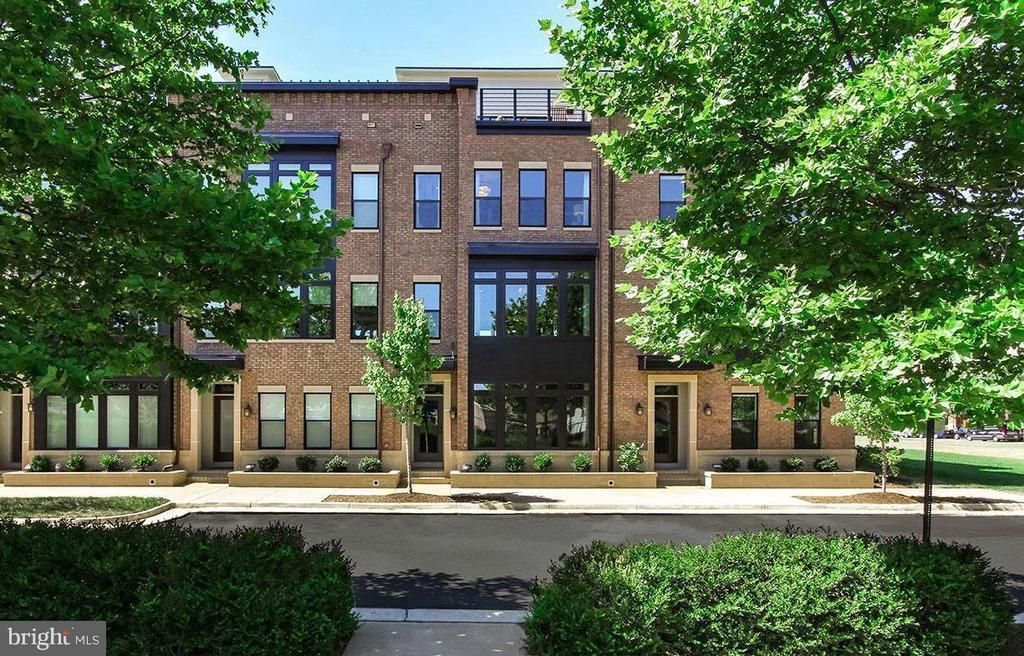 42389 Willow Creek Way, Brambleton, VA 20148 Main Photo