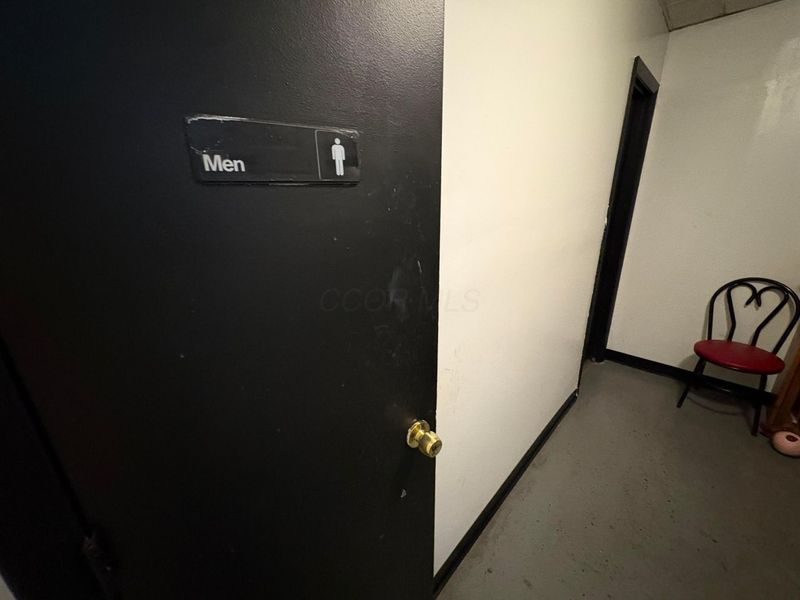 4996 Lindora Drive, Columbus, OH 43232 Photo 10