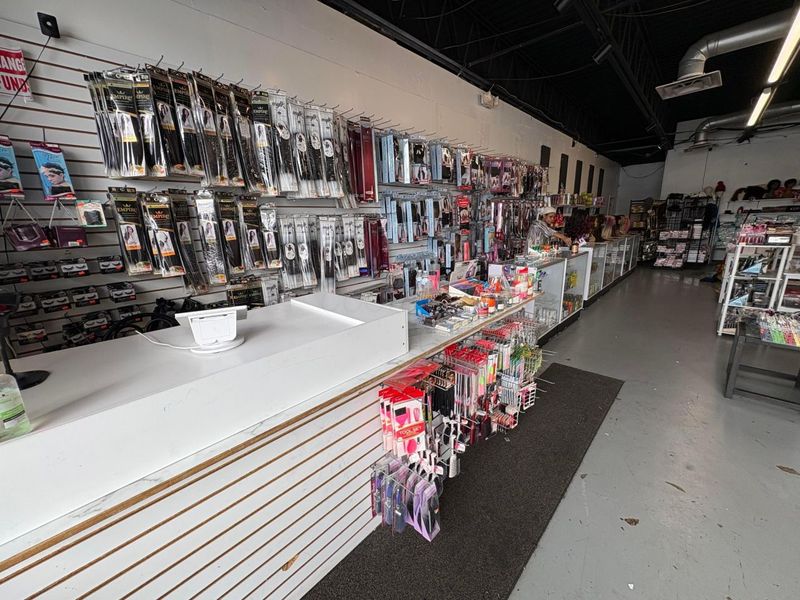 4996 Lindora Drive, Columbus, OH 43232 Photo 6