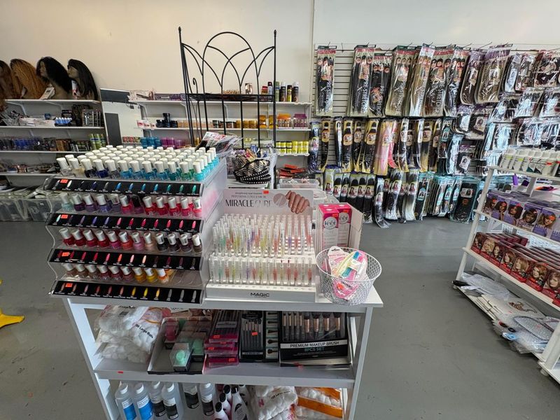 4996 Lindora Drive, Columbus, OH 43232 Photo 9