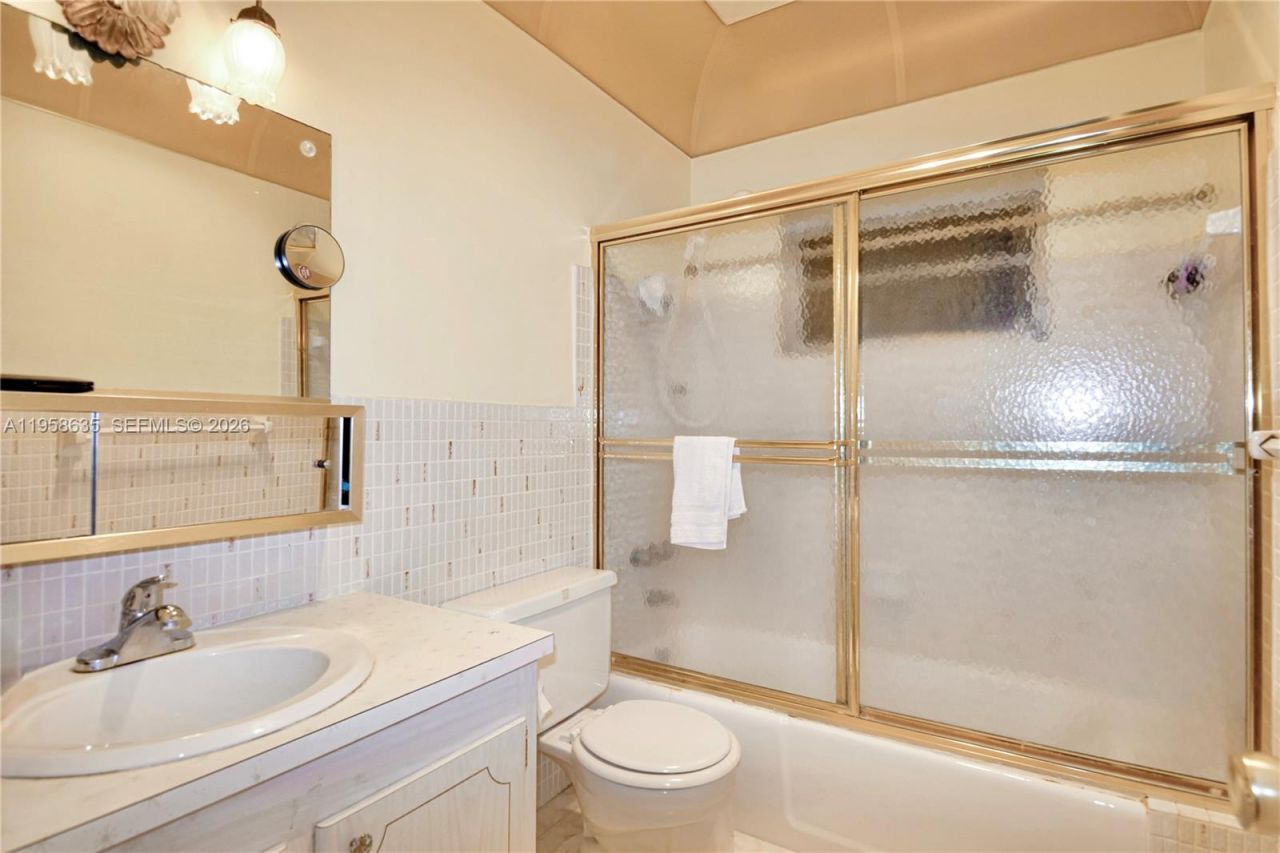 721 Atlantic Shores Blvd , Unit 212, Hallandale Beach, FL 33009 Photo