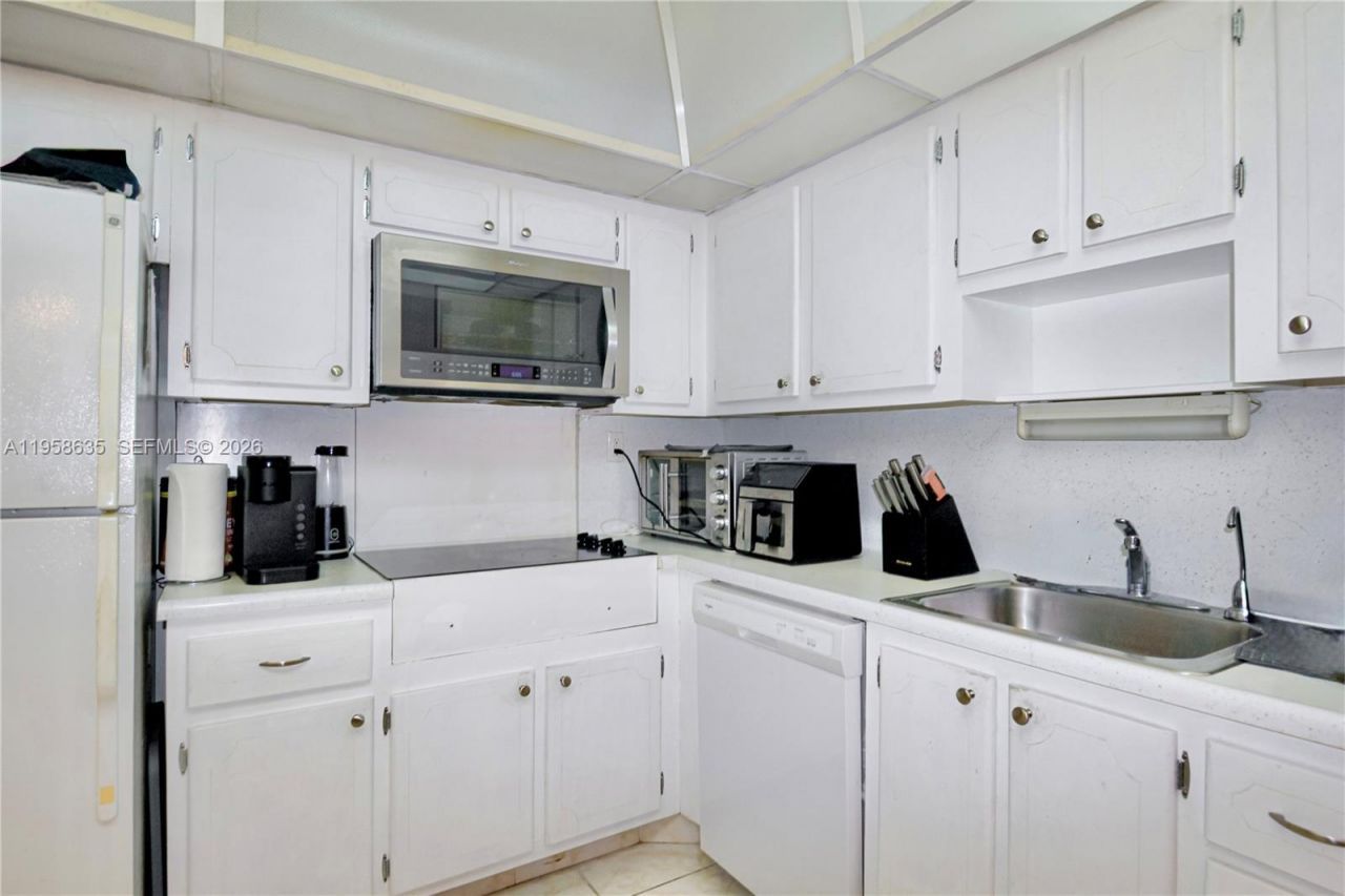 721 Atlantic Shores Blvd , Unit 212, Hallandale Beach, FL 33009 Photo