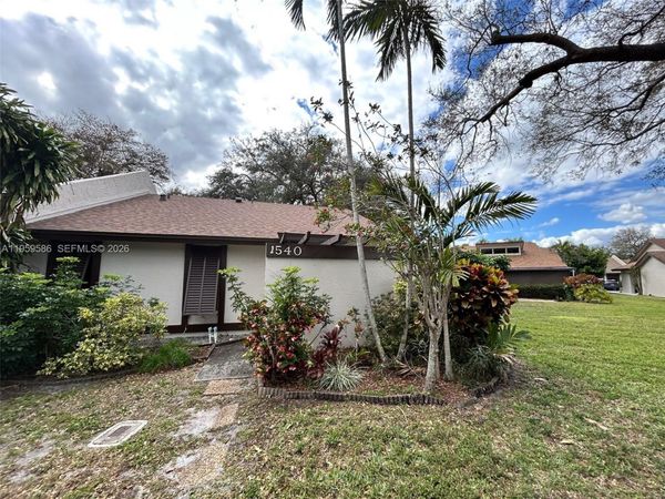 1540 NW 98th Ter, Pembroke Pines, FL 33024