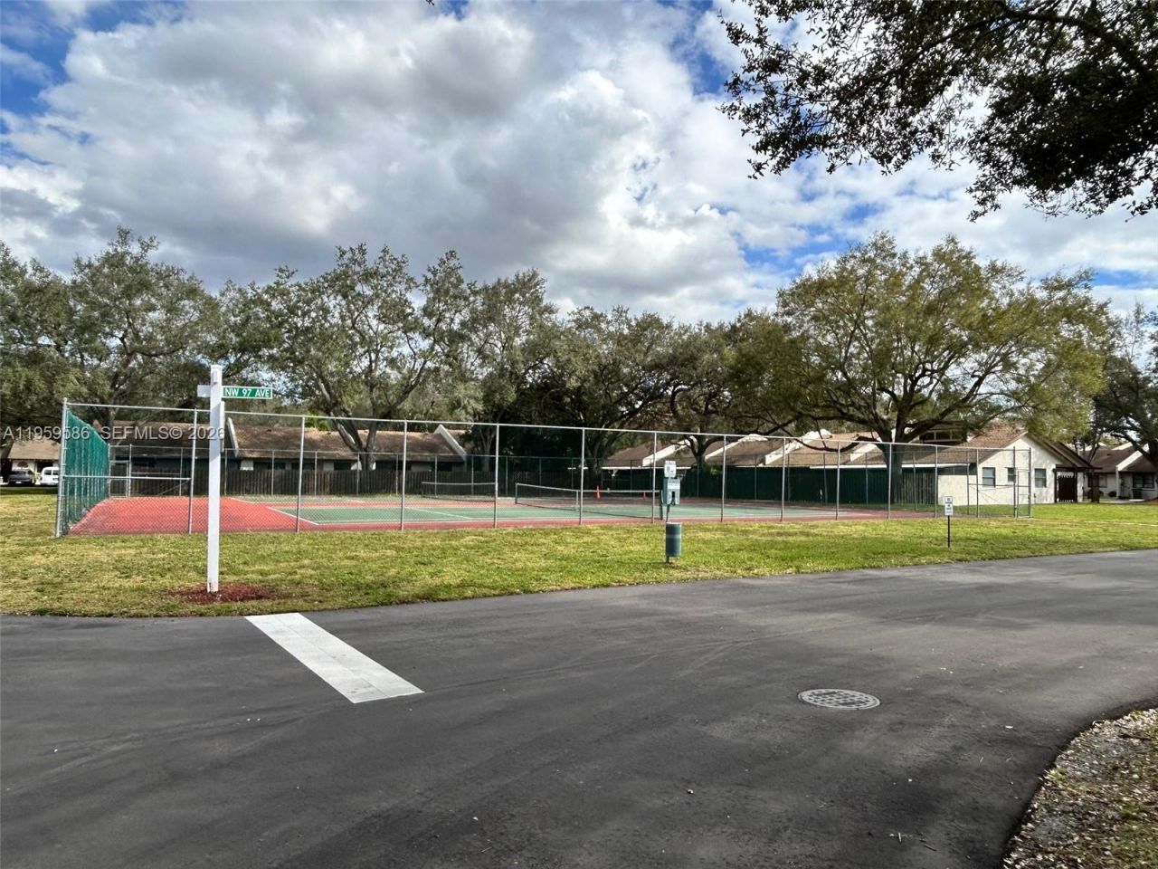 1540 NW 98th Ter, Pembroke Pines, FL 33024 Photo