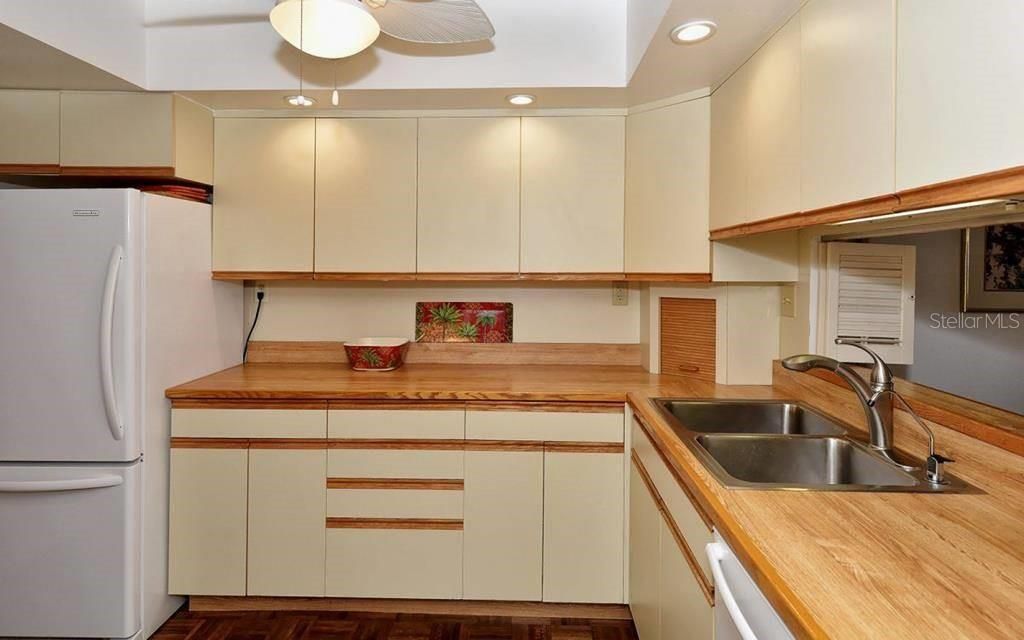 1055 W Peppertree Drive, Unit 603AA, Sarasota, FL 34242 Photo