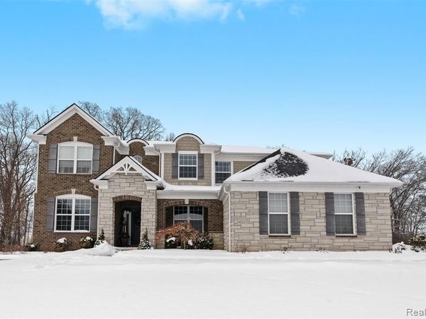 4522 Twin Beach Court, West Bloomfield Twp, MI 48323