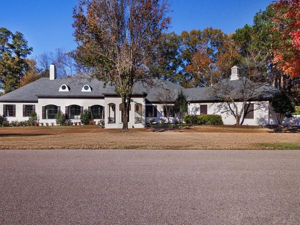 5352 N CLOVER DR, Memphis, TN 38120