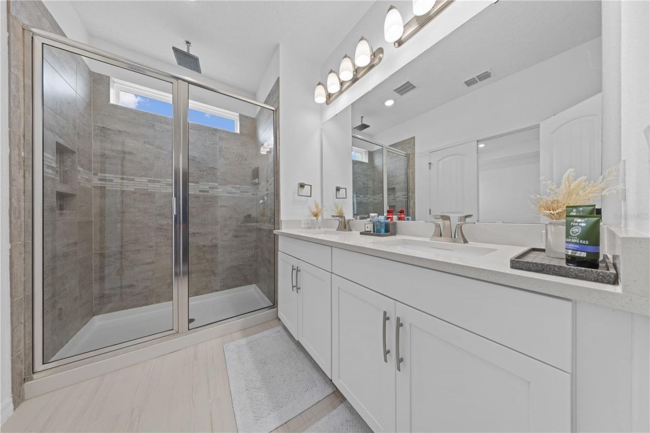 2065 White Feather Loop, Oakland, FL 34787 Photo