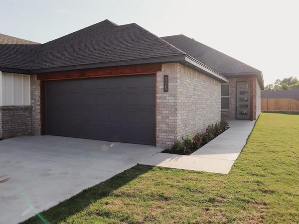 525 Wimbledon Road, Edmond, OK 73003