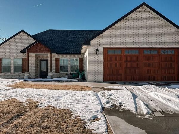 221 Spruce Street, Hinton, OK 73047