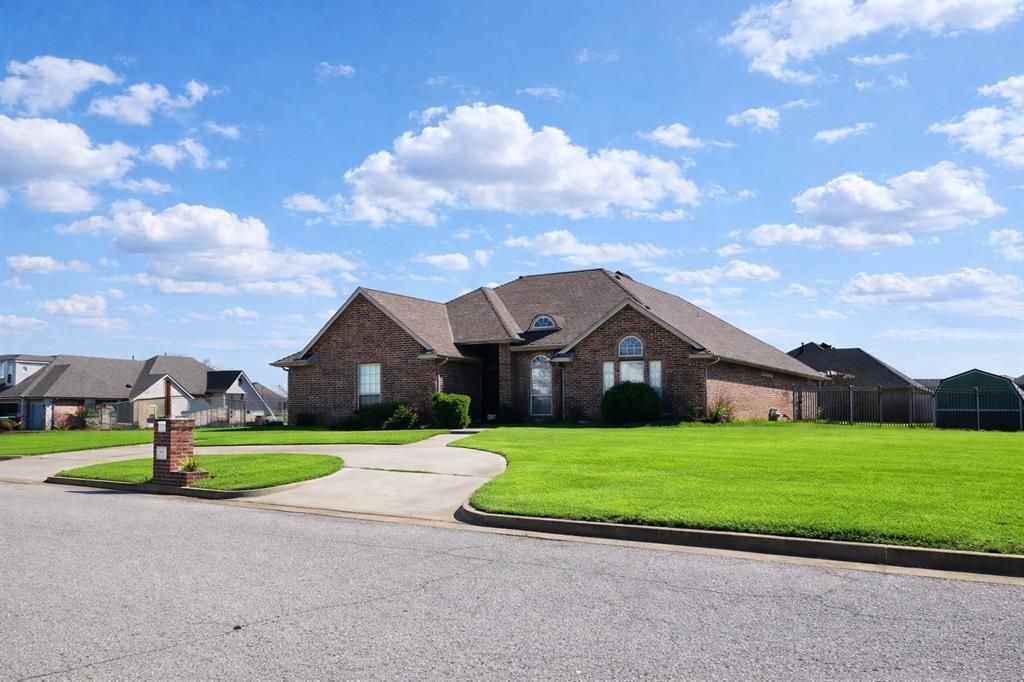 1611 Lady Lane Street, Shawnee, OK 74804 Main Photo