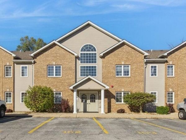 2525 Longwood Drive, Unit 101, Highland, IN 46322