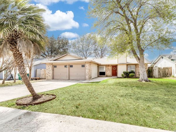 112 Friendswood, Universal City, TX 78148