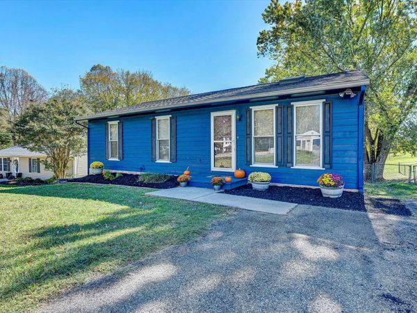 2186 Horn CIR , Vinton, VA 24179