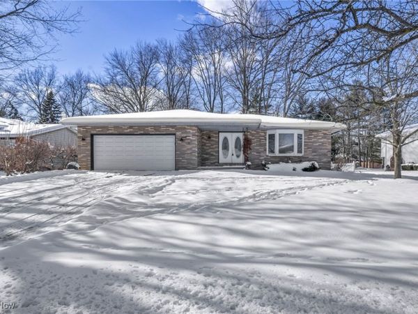 5770 N Crossview Road, Seven Hills, OH 44131