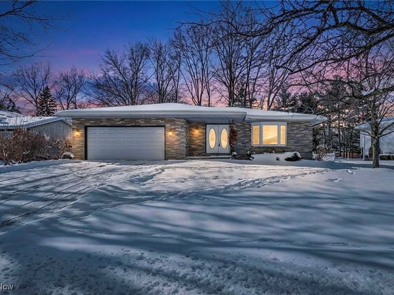 5770 N Crossview Road, Seven Hills, OH 44131 Photo 2