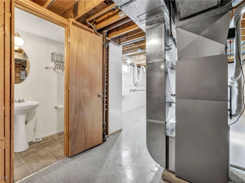 5770 N Crossview Road, Seven Hills, OH 44131 Photo 41