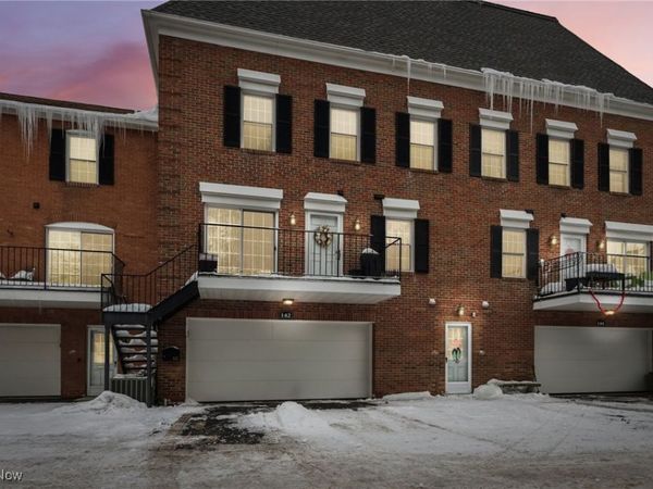 2000 King James Parkway, Unit 142, Westlake, OH 44145