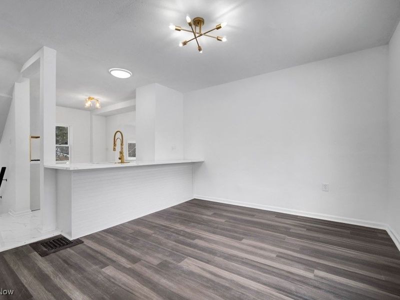 207 Forest Drive, Bedford, OH 44146 Photo 8