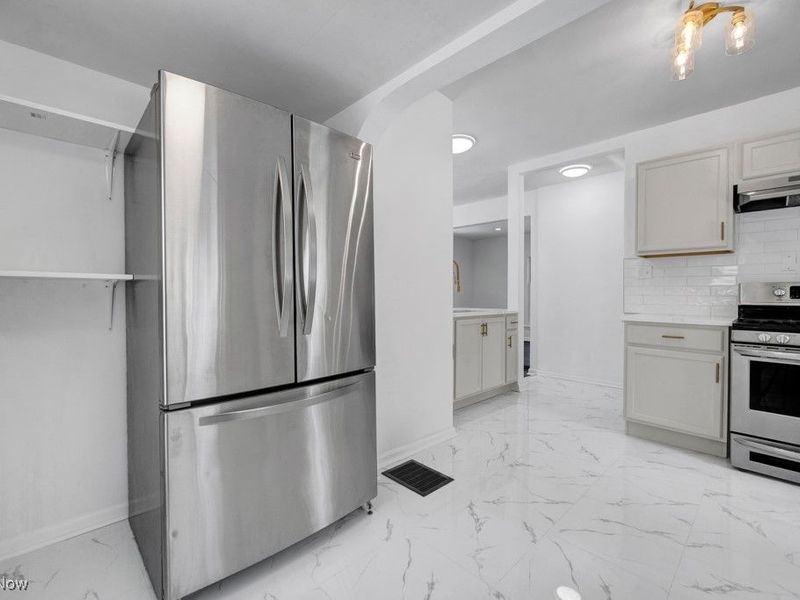 207 Forest Drive, Bedford, OH 44146 Photo 9