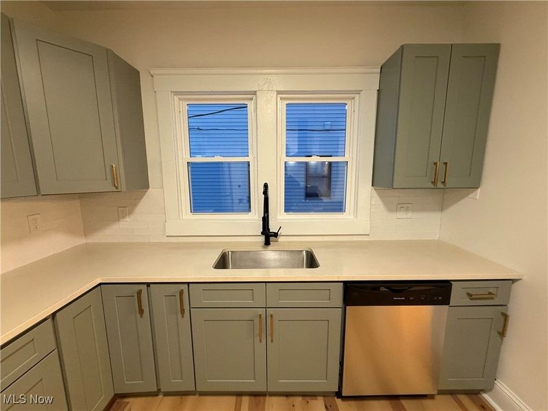 10318 Almira Avenue, Cleveland, OH 44111 Photo 11