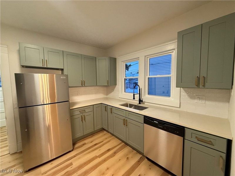 10318 Almira Avenue, Cleveland, OH 44111 Photo 12